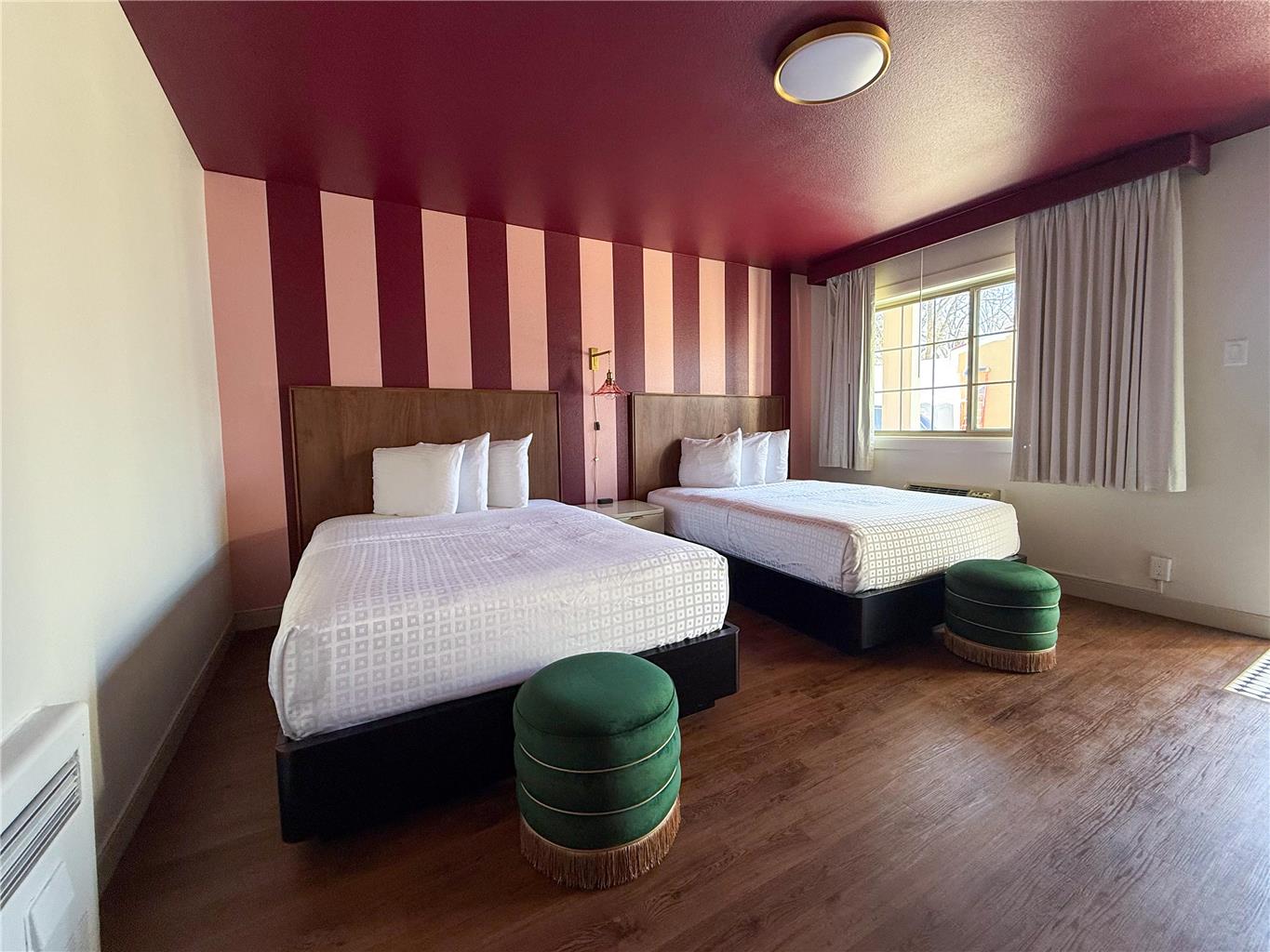2 Double Beds