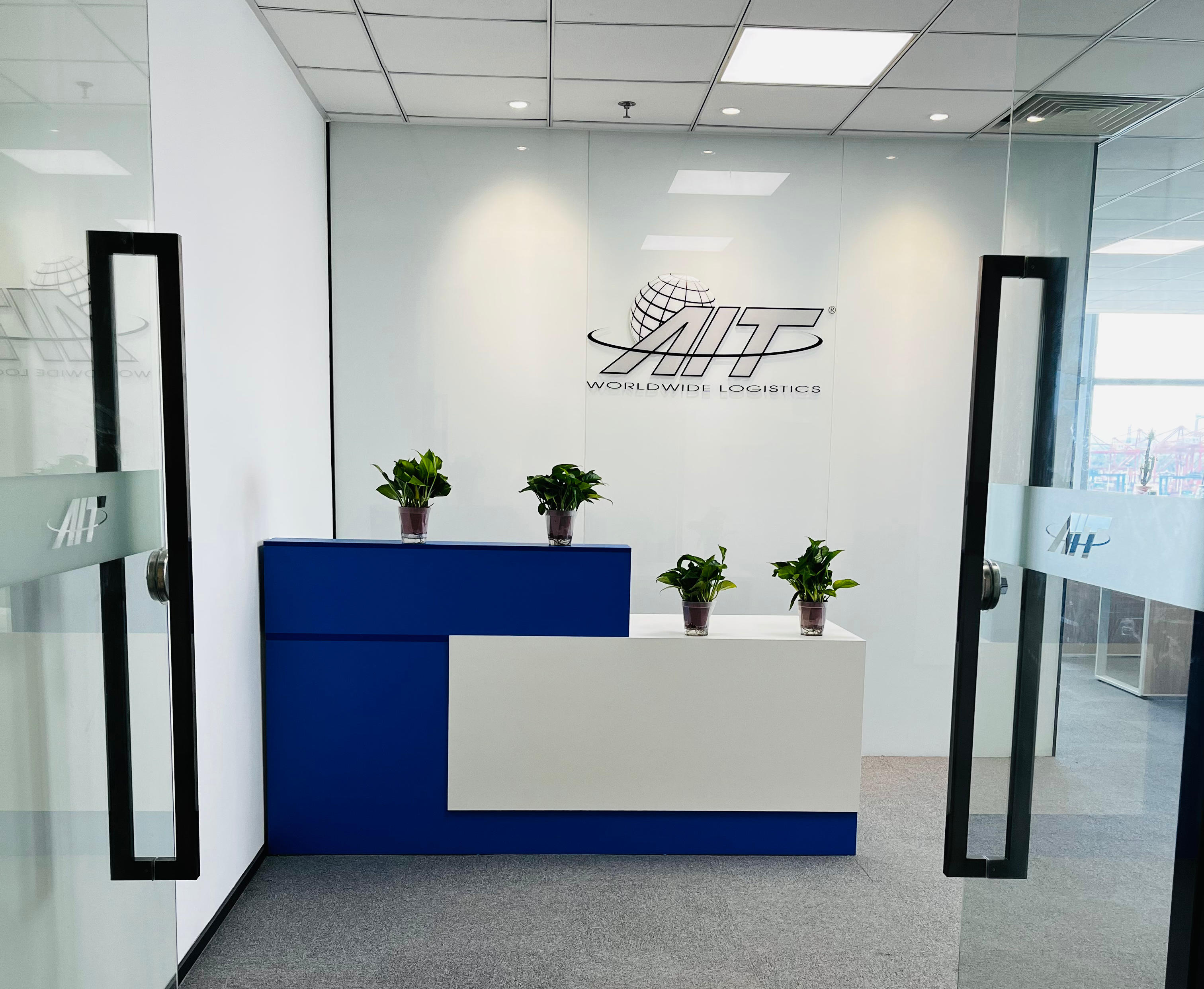 Images AIT Worldwide Logistics