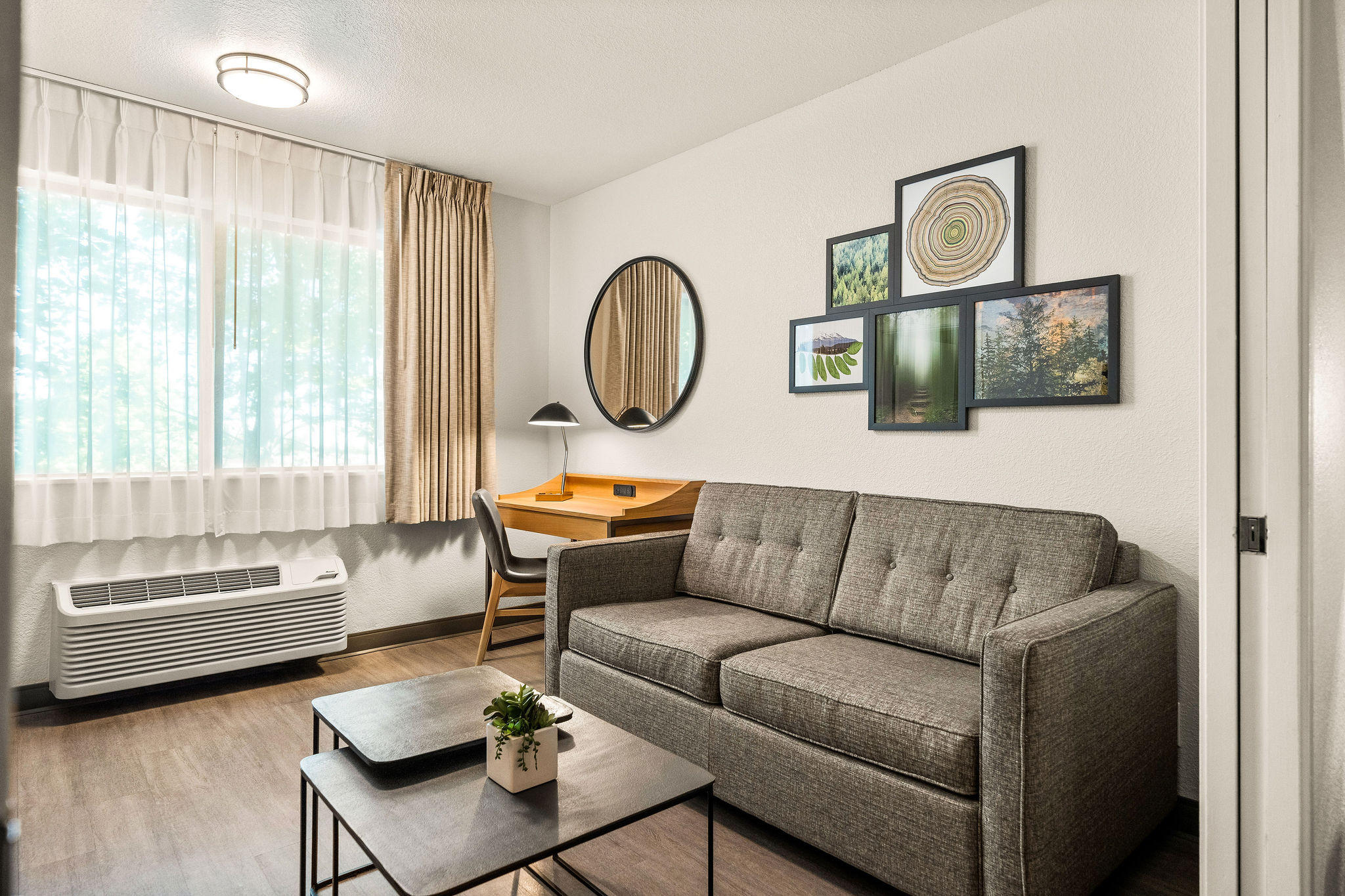 Oxford Suites Redding Guestrooms