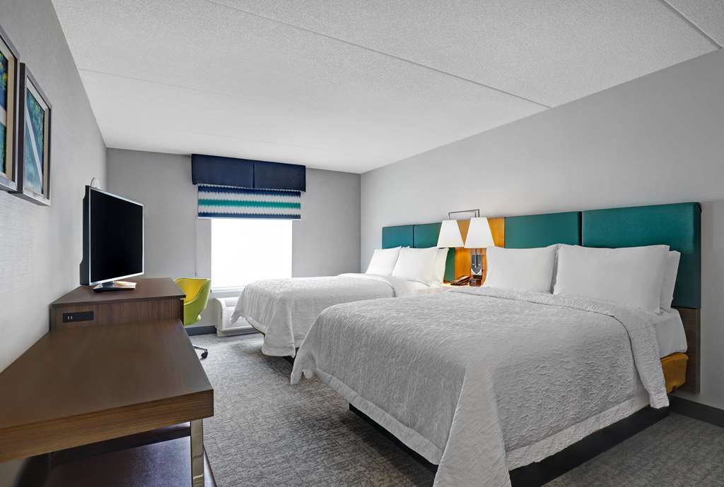 Guest room Hampton Inn & Suites by Hilton Belleville Belleville (613)779-2000