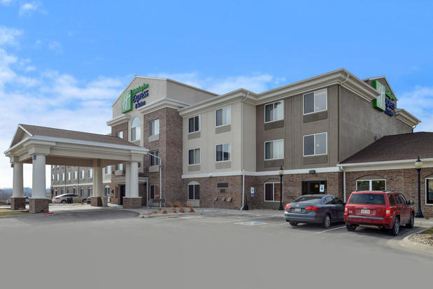 Images Holiday Inn Express & Suites Omaha West, an IHG Hotel