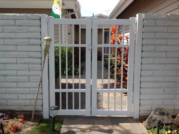 Images Practic Vinyl Fencing- Rosemead