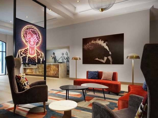 Images Hotel Zessa Orange County Airport, a DoubleTree by Hilton