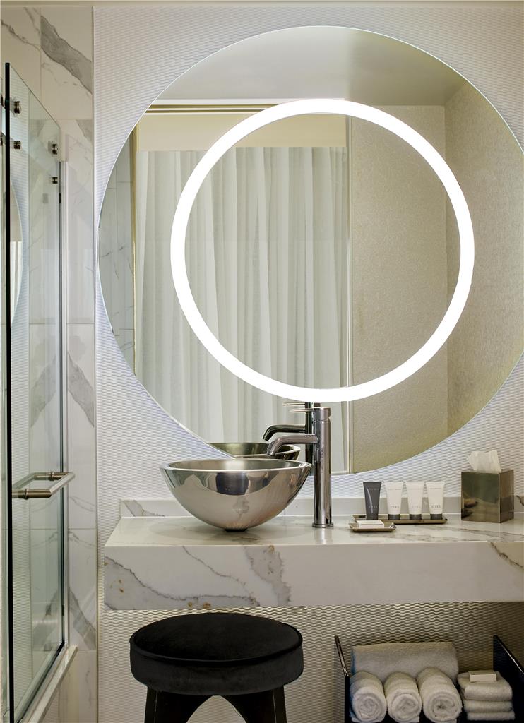 Guest room bath