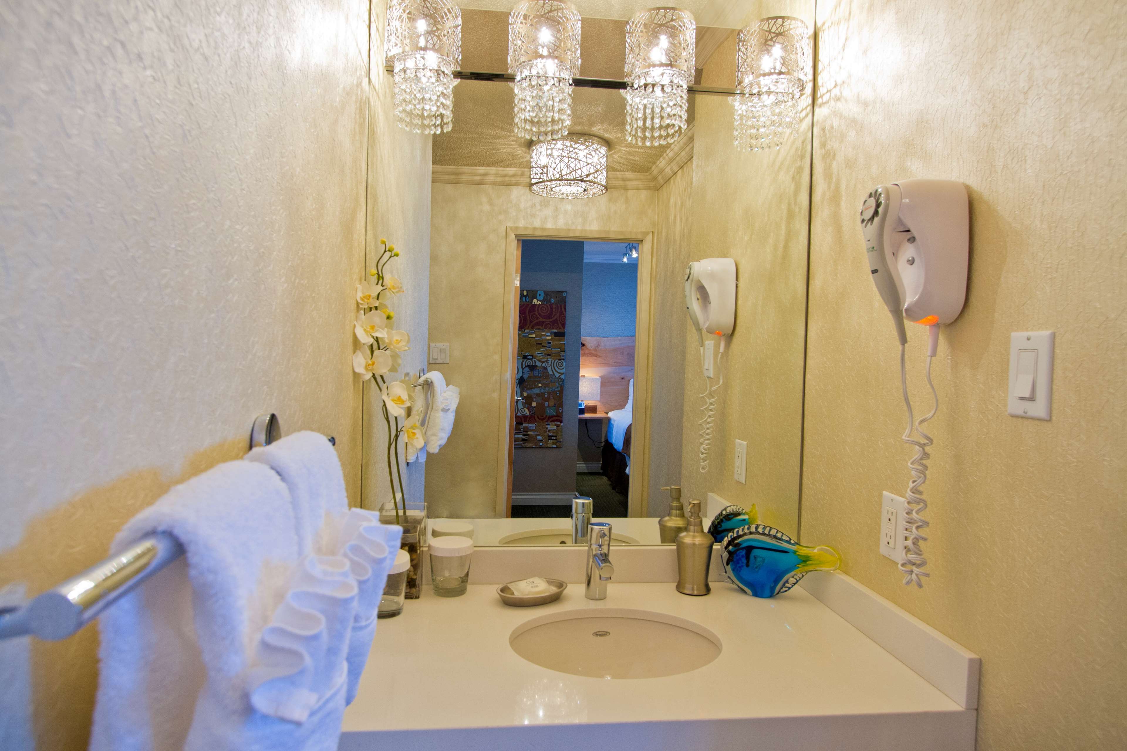 Best Western Plus Inner Harbour in Victoria: One Bedroom Penthouse Suite Bathroom