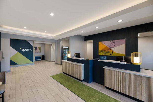 Images Spark by Hilton Midland South