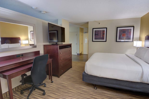 Images Holiday Inn St. Petersburg N- Clearwater by IHG