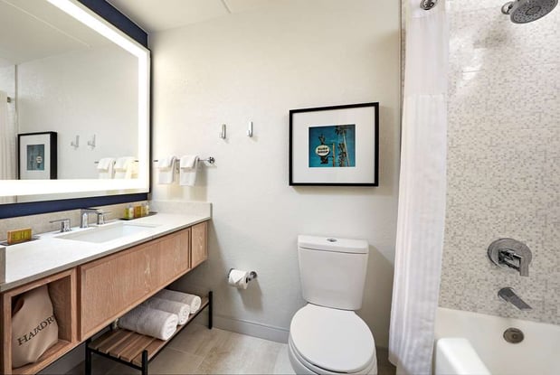 Images Hotel MdR Marina del Rey - a DoubleTree by Hilton