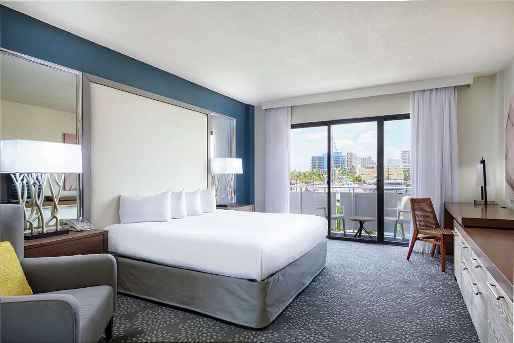 Guest room Bahia Mar Fort Lauderdale Beach - a DoubleTree by Hilton Hotel Fort Lauderdale (954)764-2233
