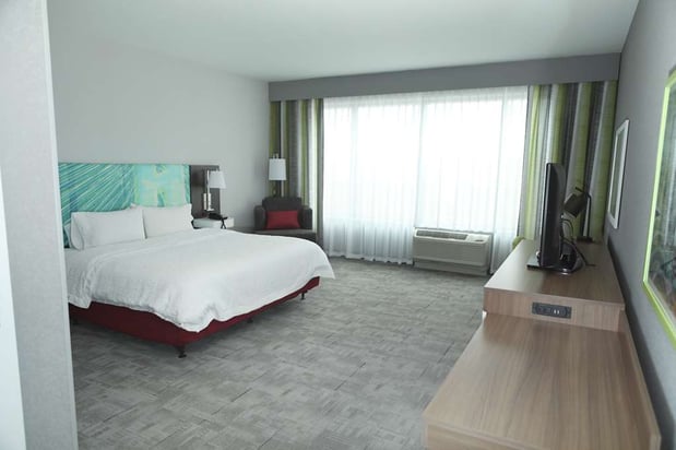 Images Hampton Inn & Suites by Hilton Burlington