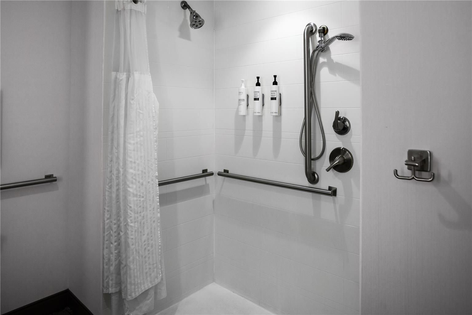 Guest room bath