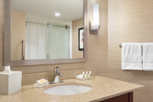 Images Holiday Inn Dubuque/Galena by IHG