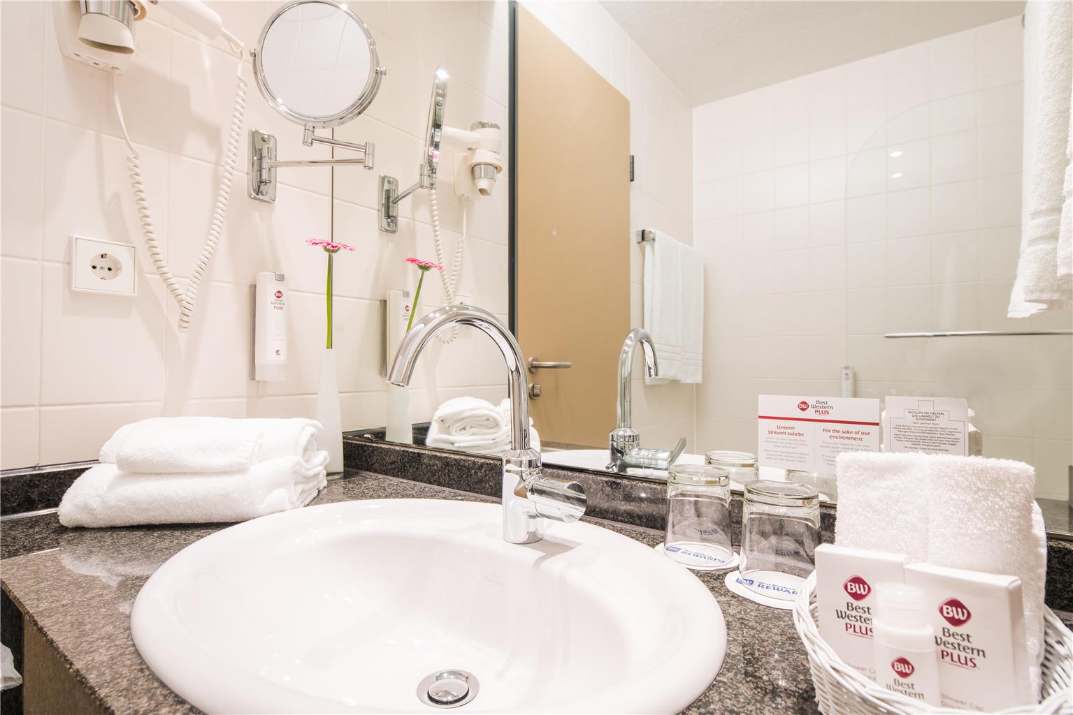 Best Western Plus Hotel Am Schlossberg, Europastrasse 13 in Nuertingen