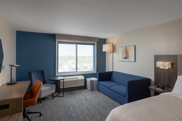 Images Holiday Inn Express & Suites Hawaiian Gardens by IHG