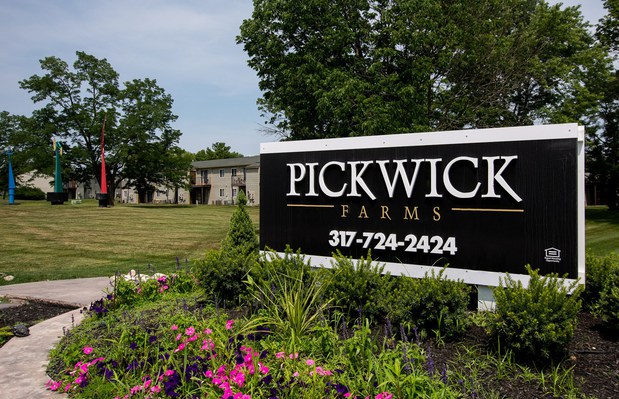 Images Pickwick Farms Apartments