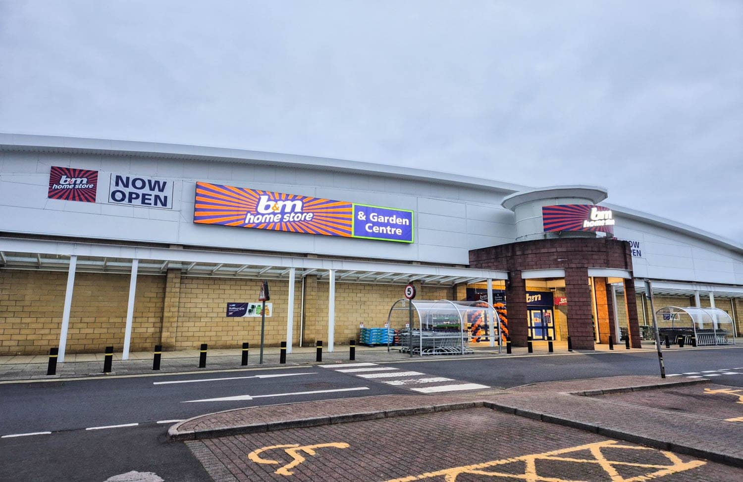 Images B&M Home Store with Garden Centre