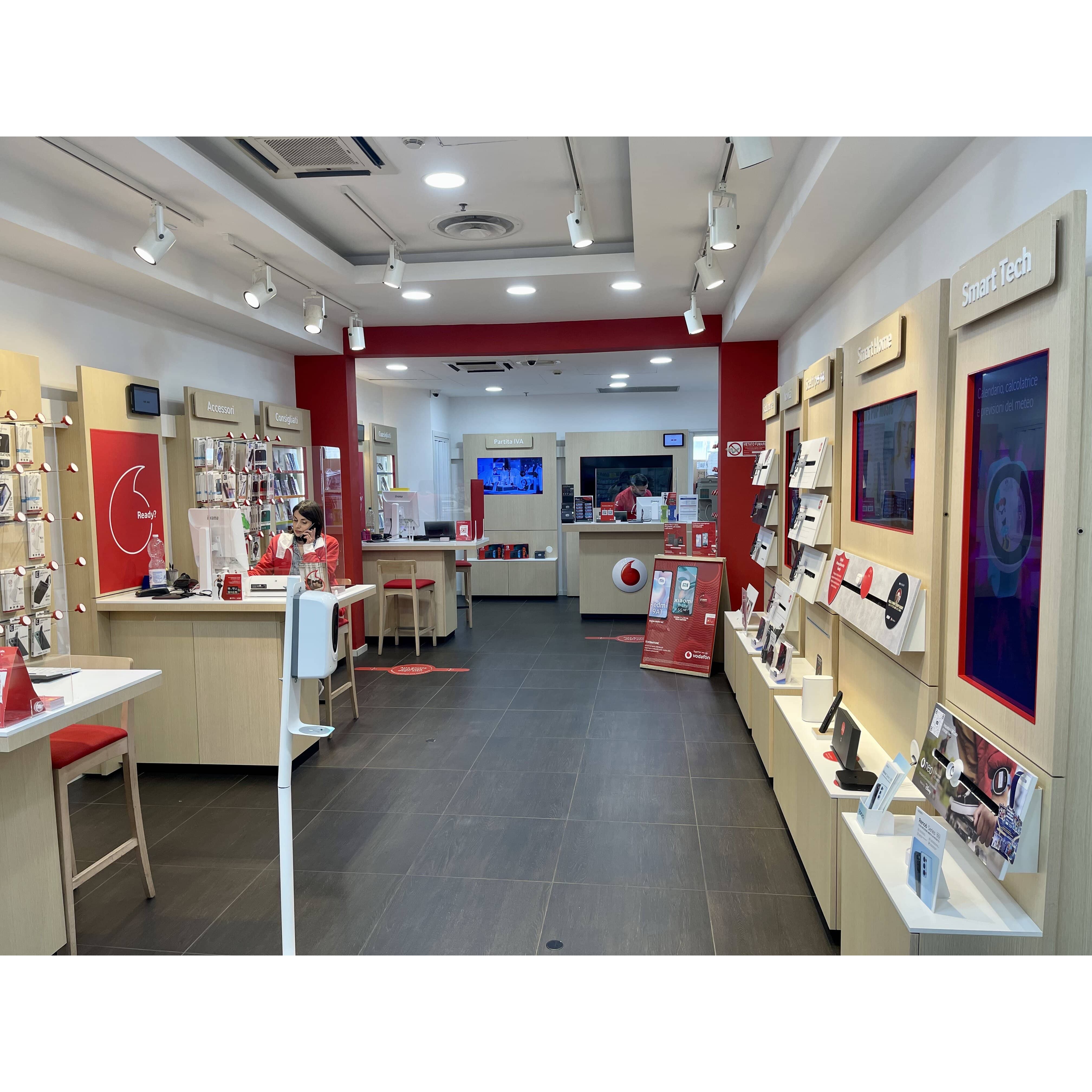Vodafone Store | L'Aquilone Genova - Telecomunicazioni impianti ed apparecchi - vendita al dettaglio Genova