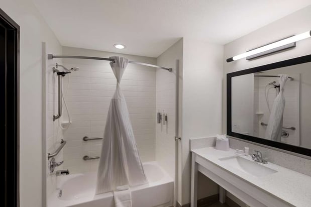 Images Spark by Hilton Midland South