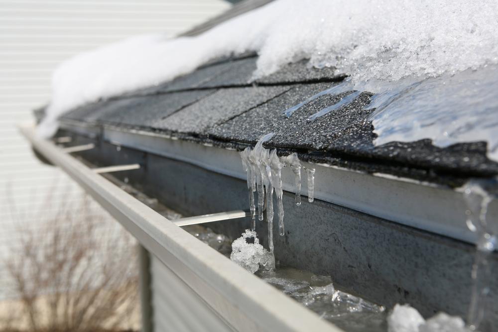Roof top snow removal Richards & Swift Roofing Troy (248)544-3908