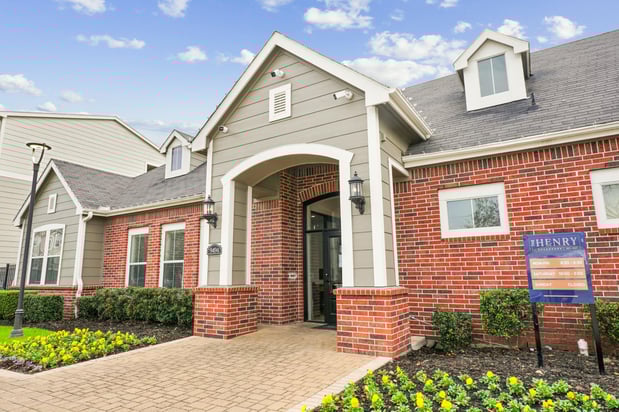 Images The Henry at Deerbrook