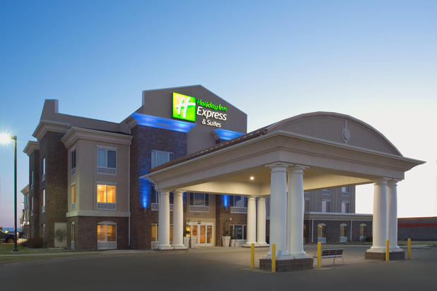 Images Holiday Inn Express & Suites Minot, an IHG Hotel