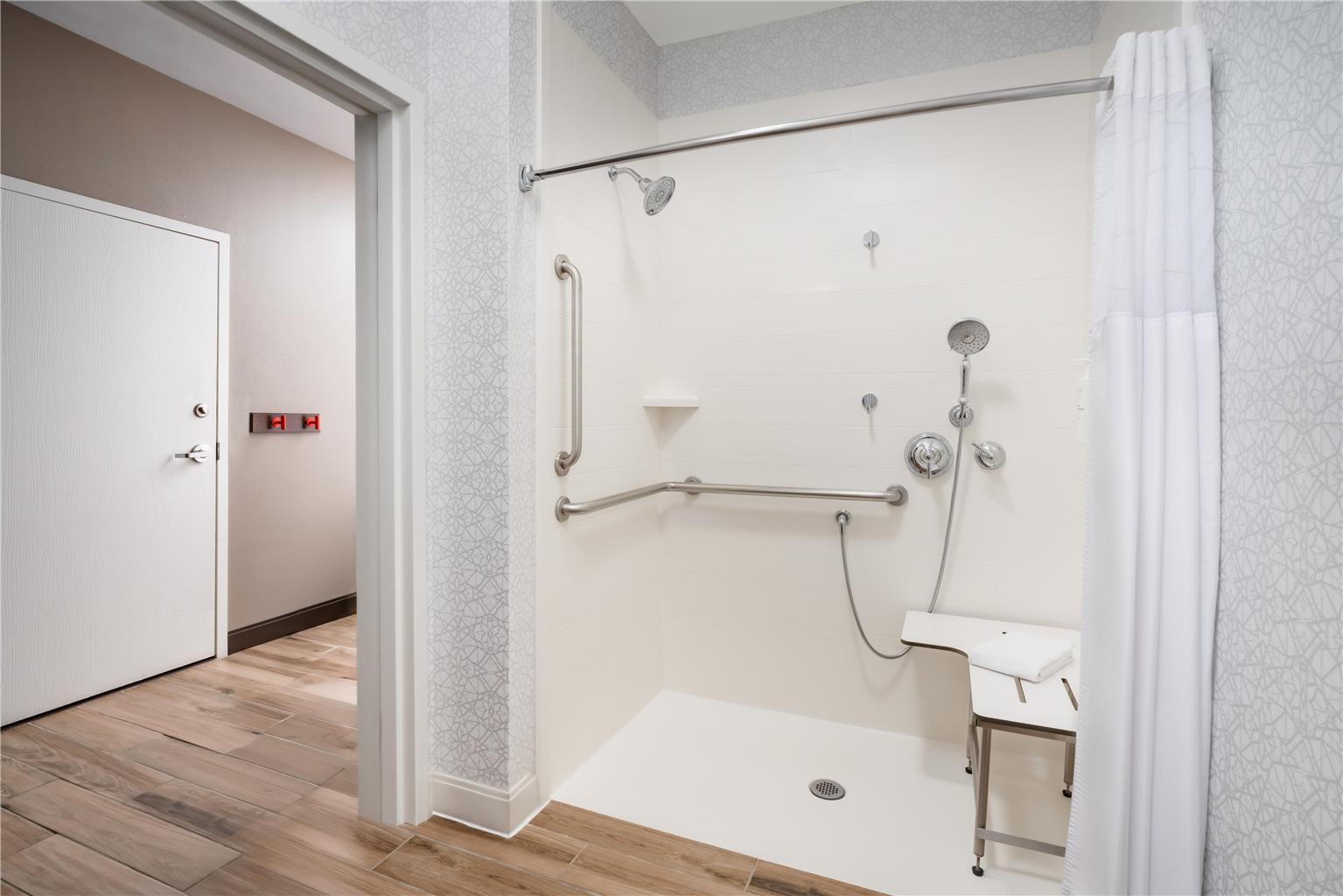 Guest room bath