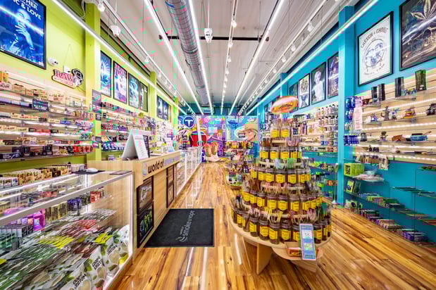 Images World of Smoke & Vape - Union St.
