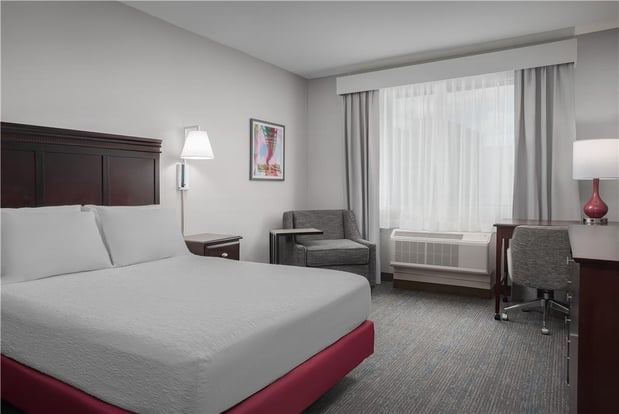 Images Hampton Inn & Suites Omaha-Downtown