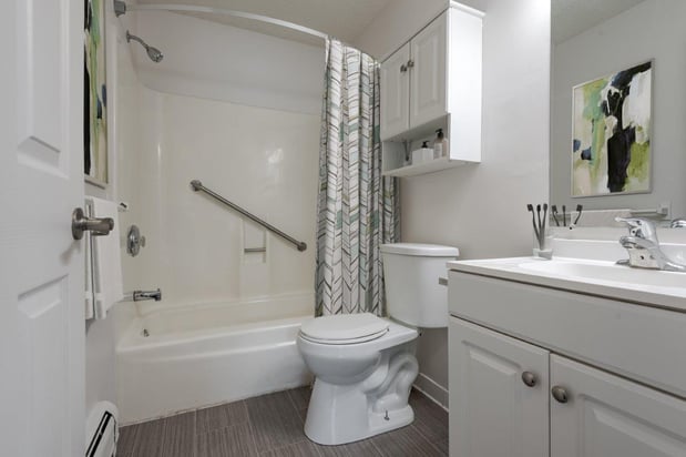 Images Creek Hill Apartment Homes