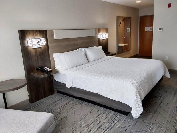 Images Holiday Inn Express & Suites Antigo by IHG