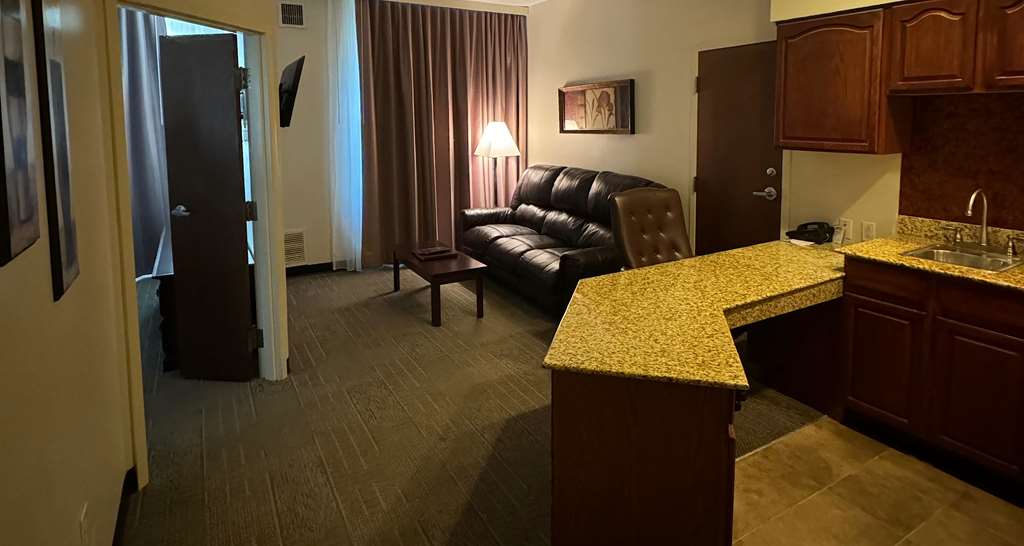 Best Western Plus Hannaford Inn & Suites