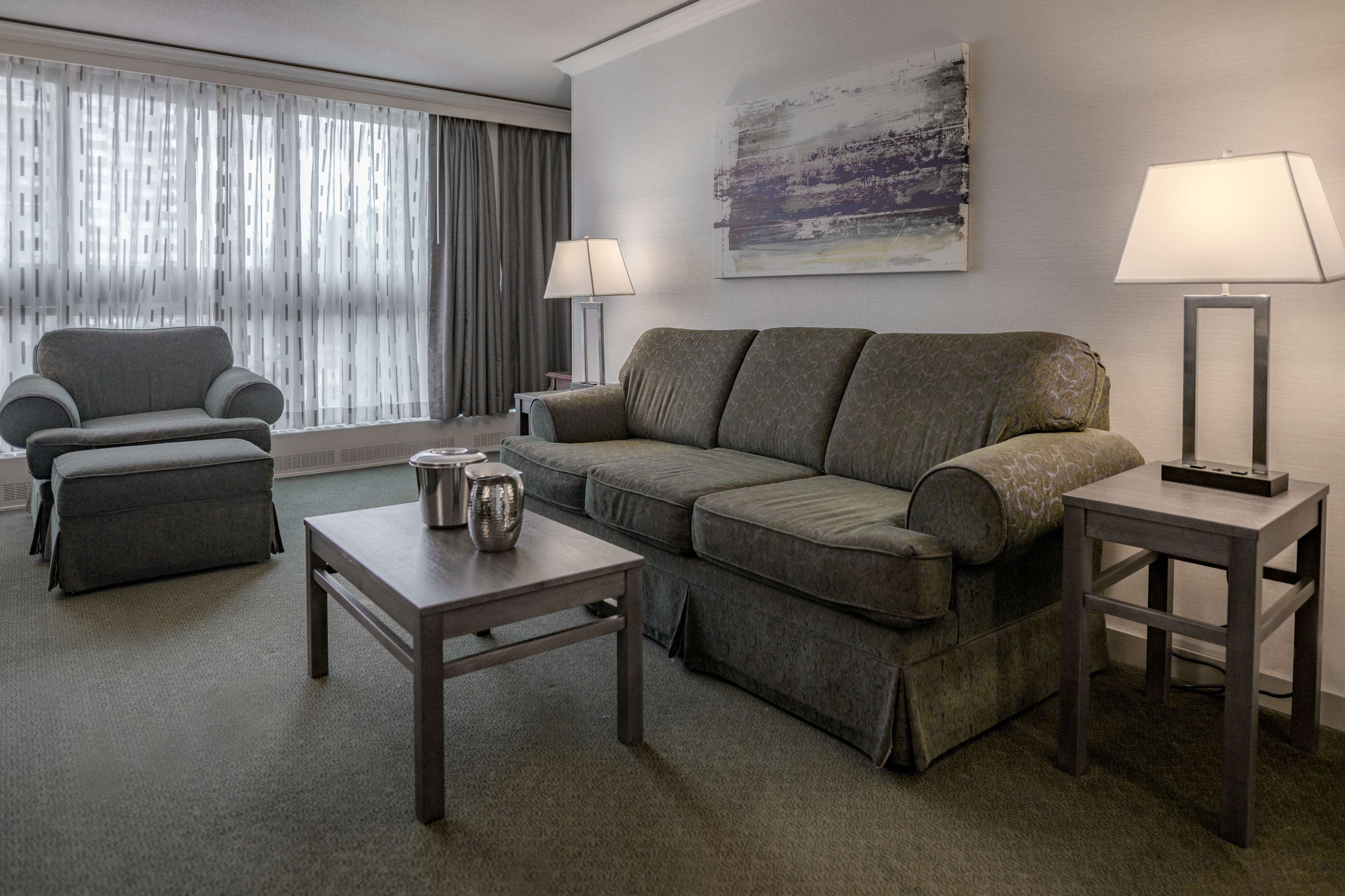 Suite Living room Best Western Plus Sands Vancouver (604)682-1831