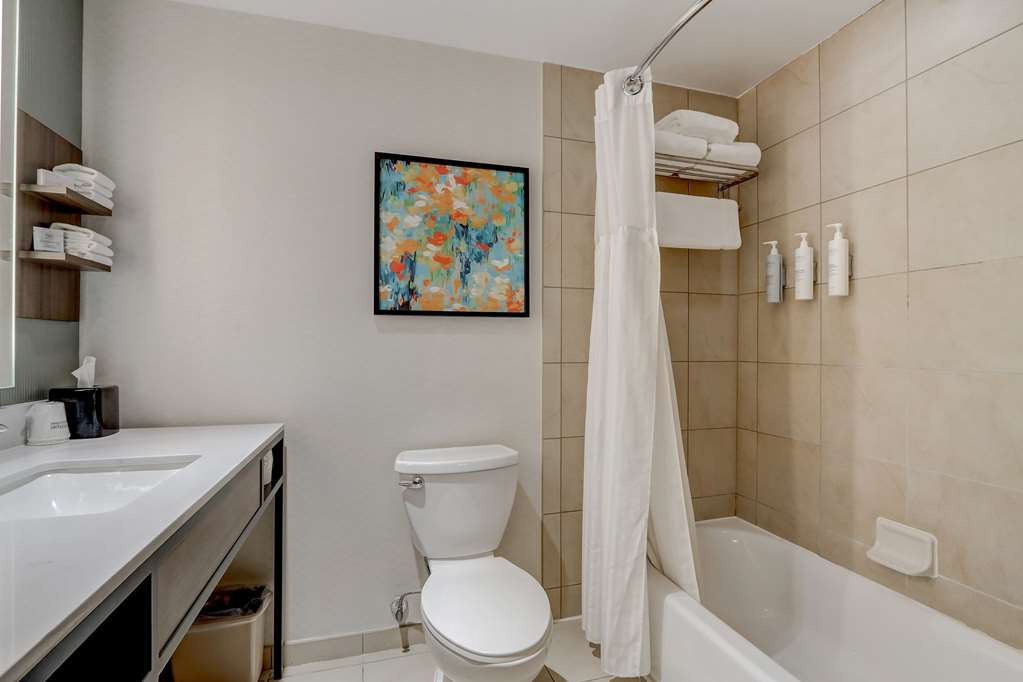 Guest room bath