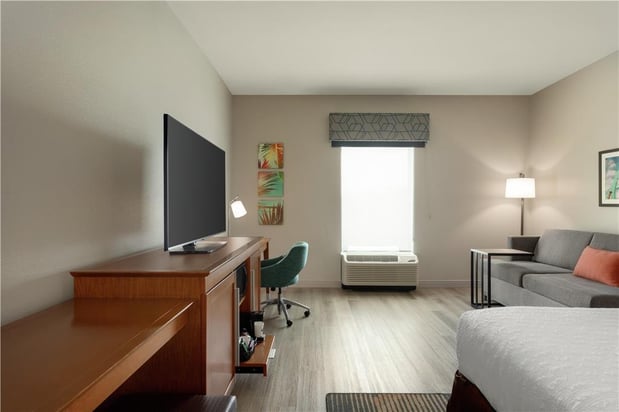 Images Hampton Inn & Suites Tampa Busch Gardens Area