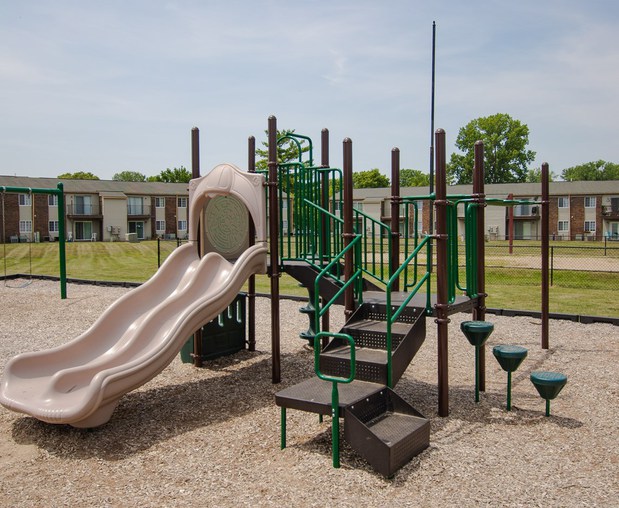 Images Pickwick Farms Apartments