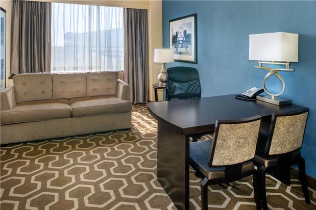 Images Embassy Suites by Hilton St. Louis Airport