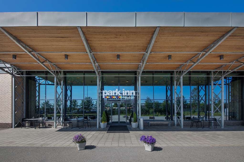Images Park Inn by Radisson Oslo Airport Hotel West