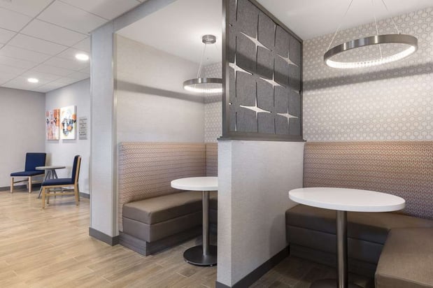 Images Hampton Inn & Suites St. Charles Old Town Area