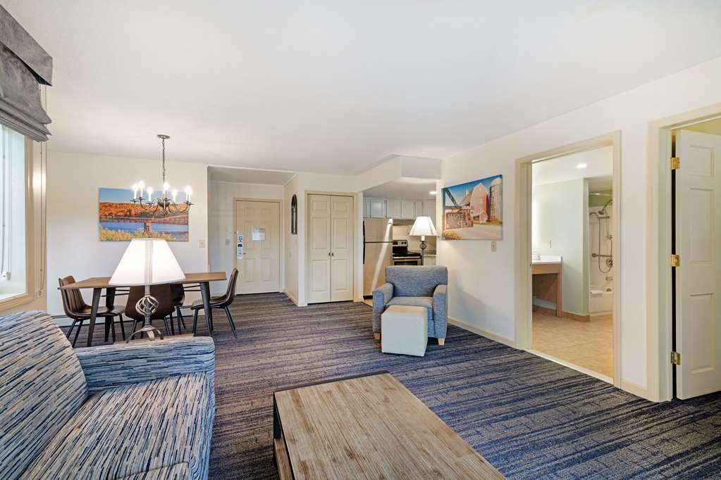 Accessible 2 Queen Suite
