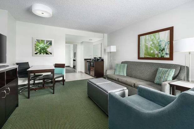 Images Embassy Suites by Hilton Orlando Lake Buena Vista Resort