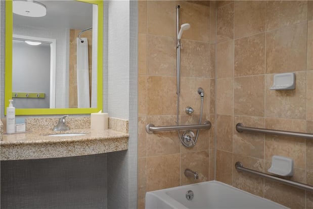 Images Hampton Inn & Suites Omaha-Downtown