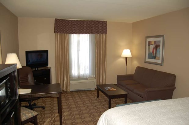 Images Hampton Inn & Suites Charlotte-Airport