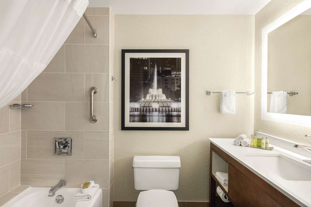 Guest room bath