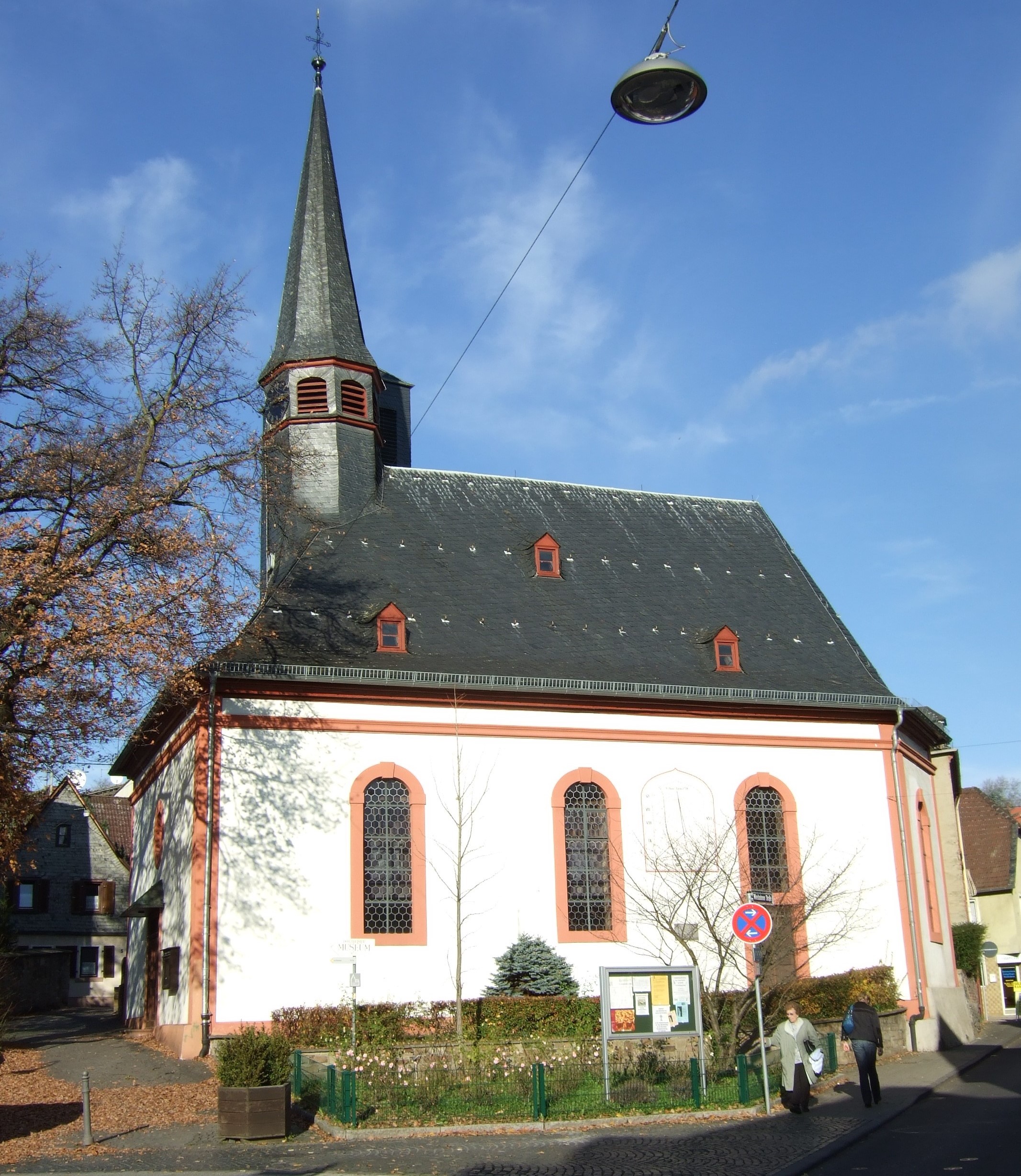 Evangelische Kirche Dotzheim - Evangelische Kirchengemeinde Wiesbaden-Dotzheim, Römergasse 1 in Wiesbaden