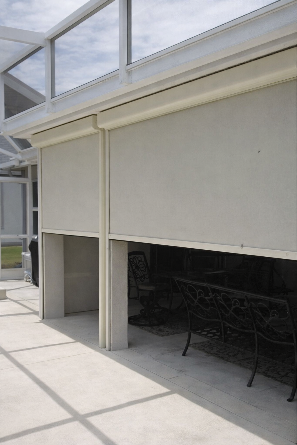Blinds 
Indoor and Outdoor 
Call us to schedule your FREE estimate at (786) 597-1085. 