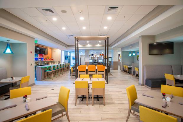 Images Holiday Inn Pensacola - University Area by IHG