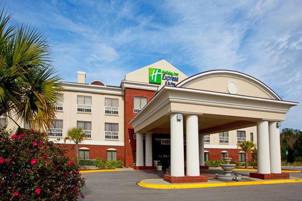 Images Holiday Inn Express & Suites Quincy I-10, an IHG Hotel