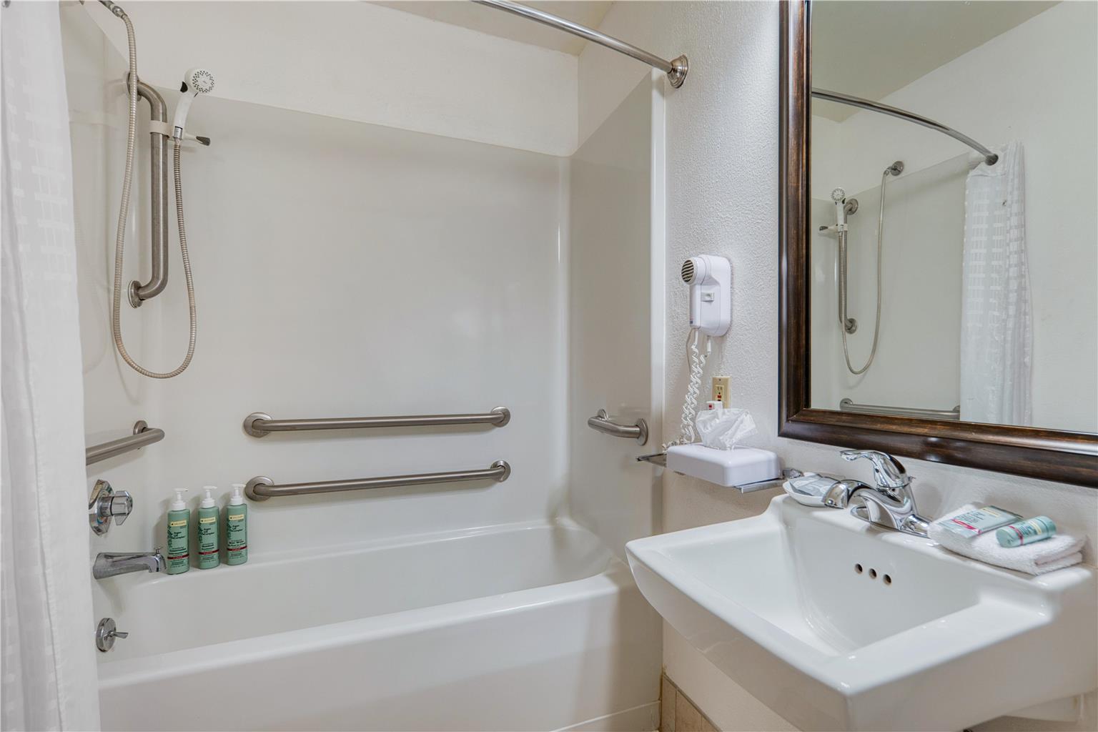 ADA Queen Bathroom
