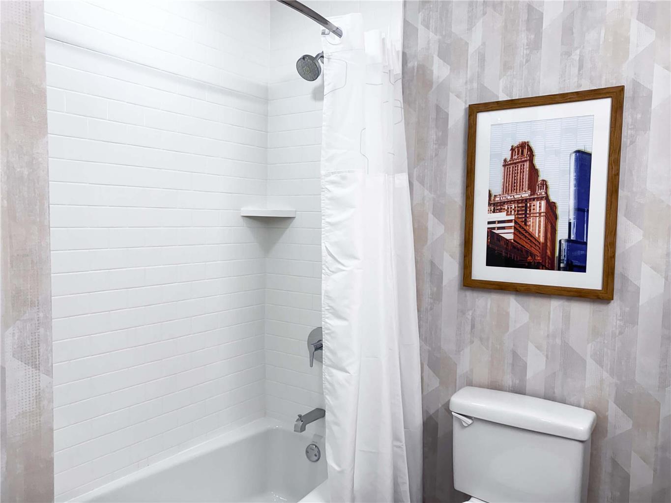 Guest room bath