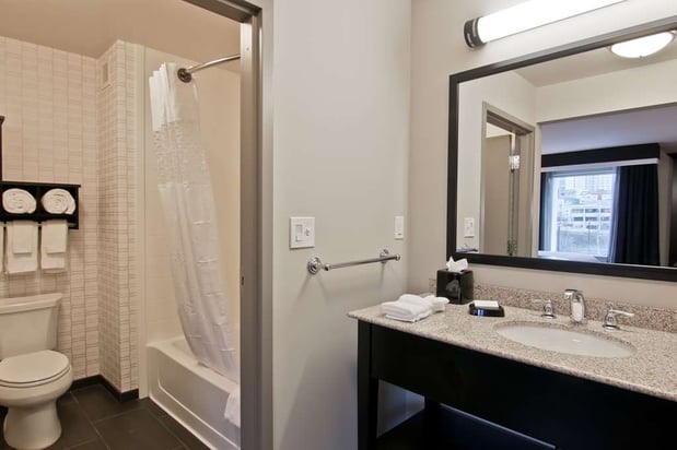 Images Hampton Inn & Suites Bellevue Downtown-Seattle
